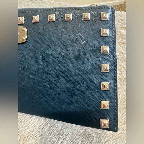 2 Michael Kors wristlets - Picture 3 of 16